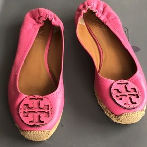 Tory Burch leather flats. Very good condition.